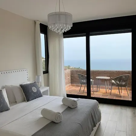 Spaces Sea View Villa- 6 Bedrooms, 5 Bathrooms, 2 Private Pools, Near Center סיטגס