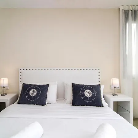 Spaces Sea View Villa- 6 Bedrooms, 5 Bathrooms, 2 Private Pools, Near Center * סיטגס