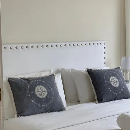 Spaces Sea View Villa- 6 Bedrooms, 5 Bathrooms, 2 Private Pools, Near Center וילה *